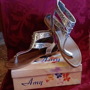 NIB Amy silver sandals  size 9